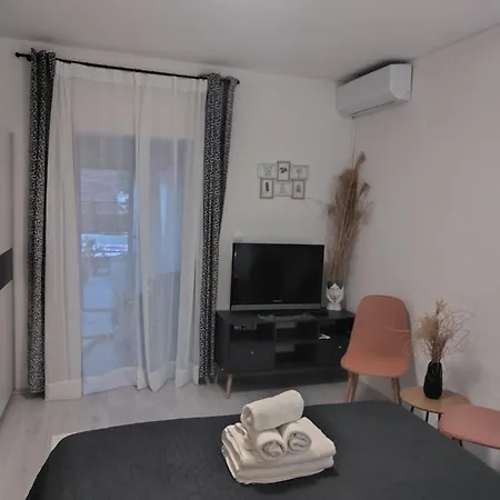 Buzolic Bed and Breakfast Χβαρ