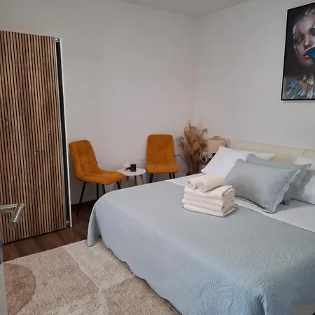 Buzolic Bed and Breakfast Χβαρ